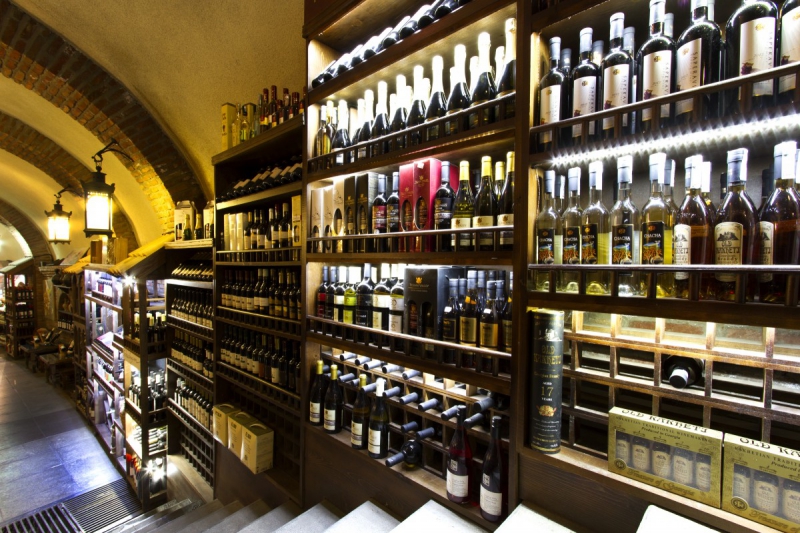 bar-BARGEMON-min_world_street_travel_shop_canon_georgia_wine_bottles-429767